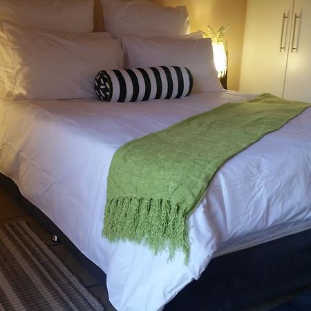 African Phoenix Guest Lodge Johannesburg Dış mekan fotoğraf