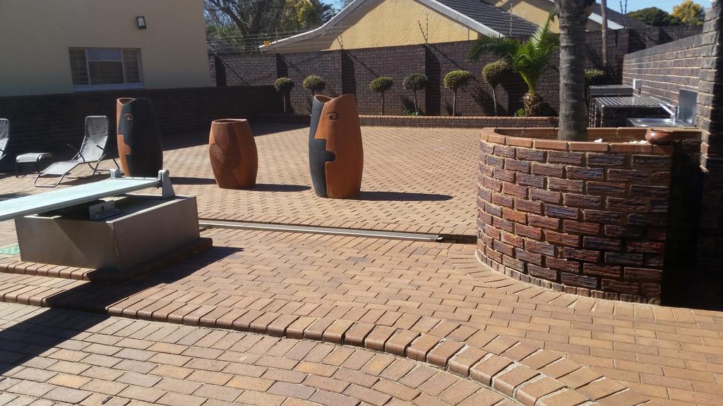 African Phoenix Guest Lodge Johannesburg Dış mekan fotoğraf