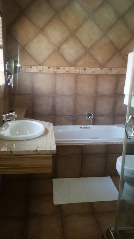African Phoenix Guest Lodge Johannesburg Dış mekan fotoğraf