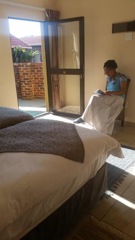 African Phoenix Guest Lodge Johannesburg Dış mekan fotoğraf