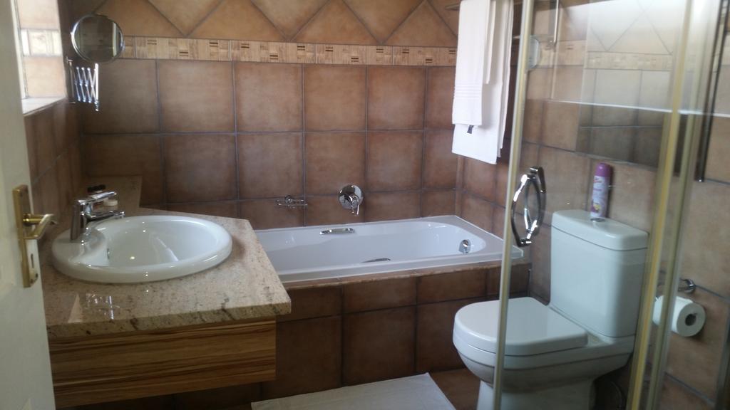 African Phoenix Guest Lodge Johannesburg Dış mekan fotoğraf