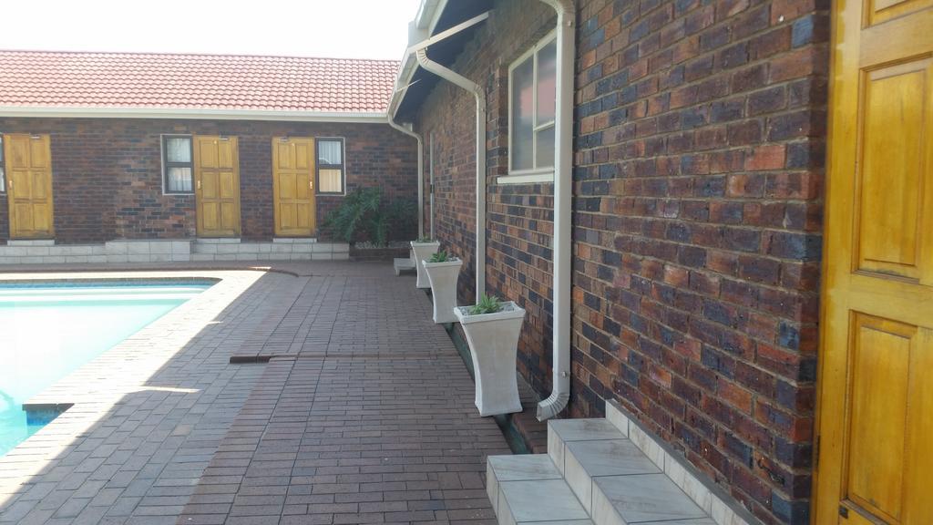 African Phoenix Guest Lodge Johannesburg Dış mekan fotoğraf