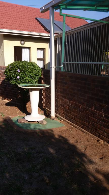 African Phoenix Guest Lodge Johannesburg Dış mekan fotoğraf