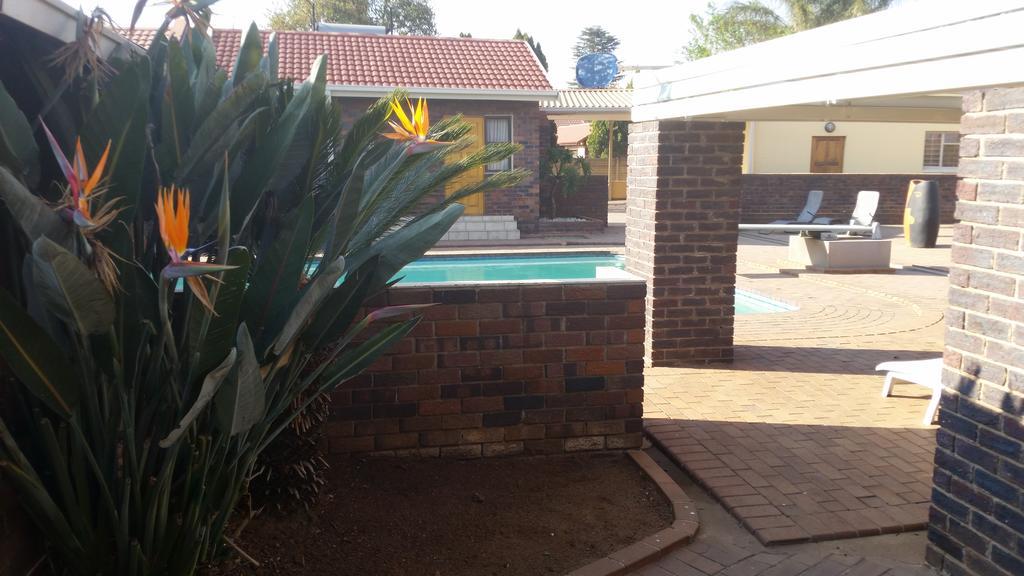 African Phoenix Guest Lodge Johannesburg Dış mekan fotoğraf