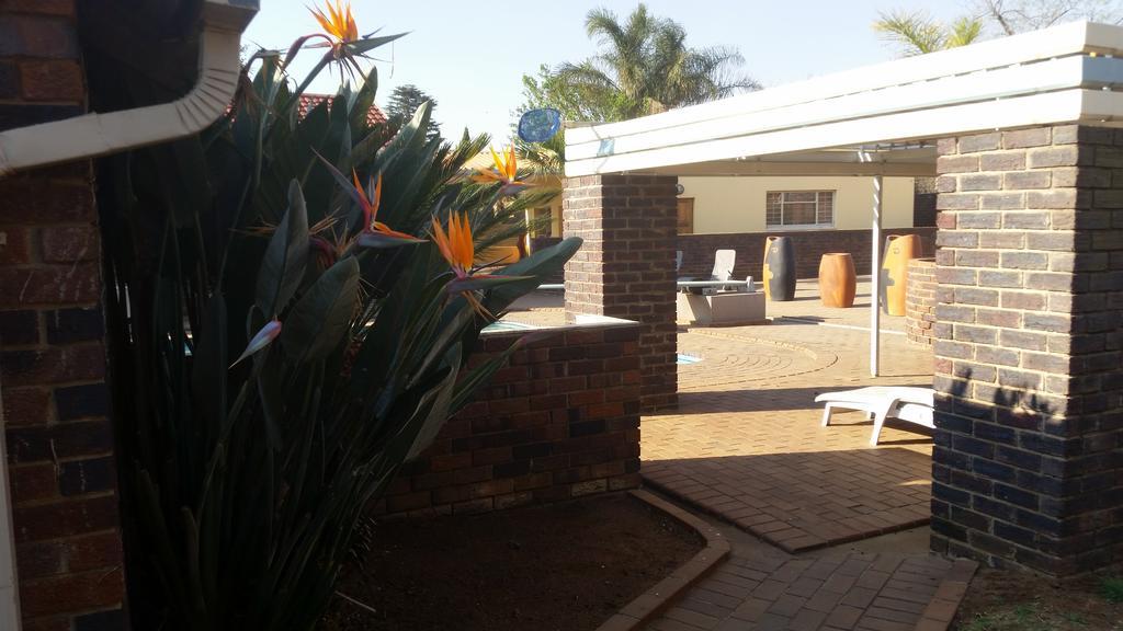 African Phoenix Guest Lodge Johannesburg Dış mekan fotoğraf