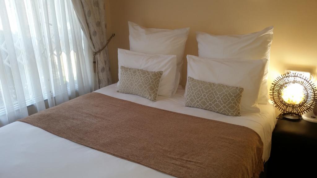 African Phoenix Guest Lodge Johannesburg Dış mekan fotoğraf