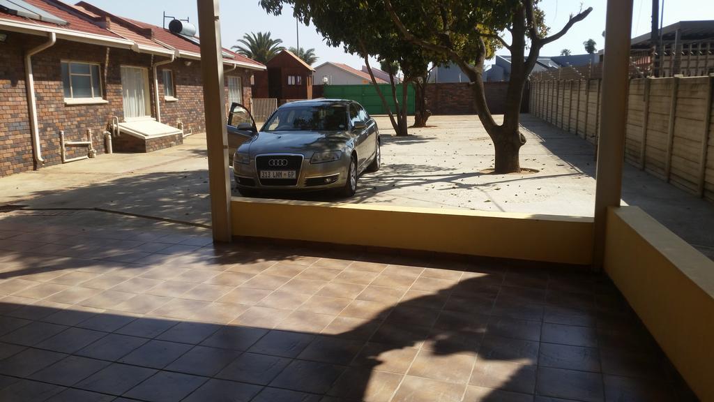 African Phoenix Guest Lodge Johannesburg Dış mekan fotoğraf