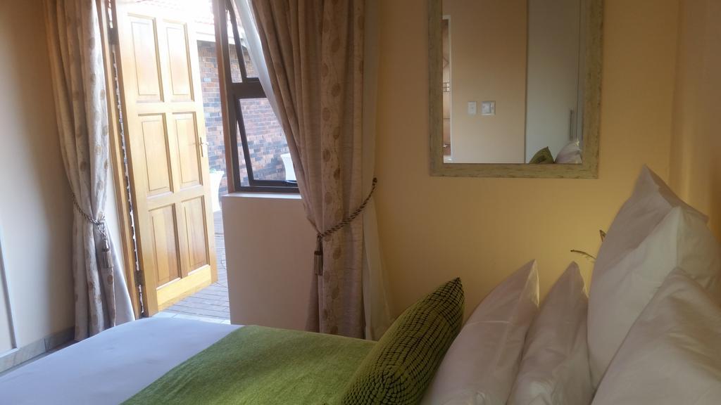 African Phoenix Guest Lodge Johannesburg Dış mekan fotoğraf