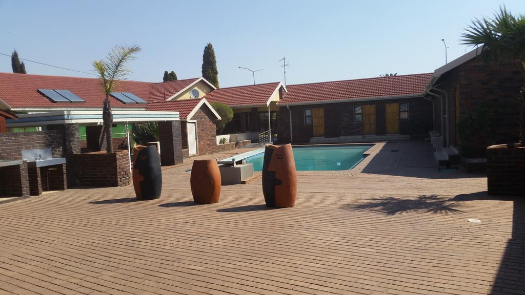 African Phoenix Guest Lodge Johannesburg Dış mekan fotoğraf