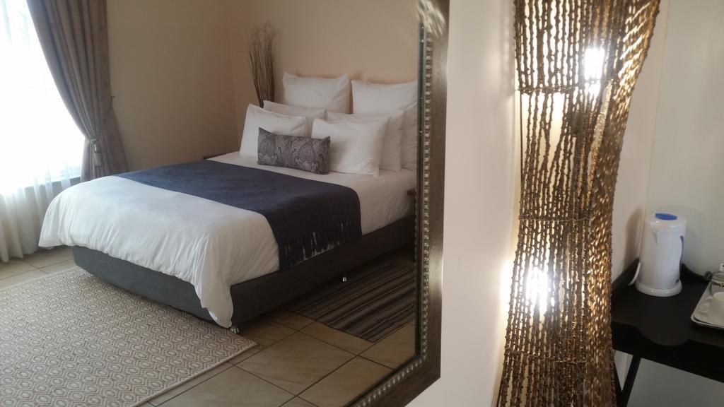 African Phoenix Guest Lodge Johannesburg Dış mekan fotoğraf