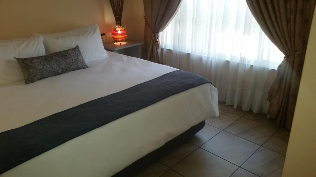 African Phoenix Guest Lodge Johannesburg Dış mekan fotoğraf