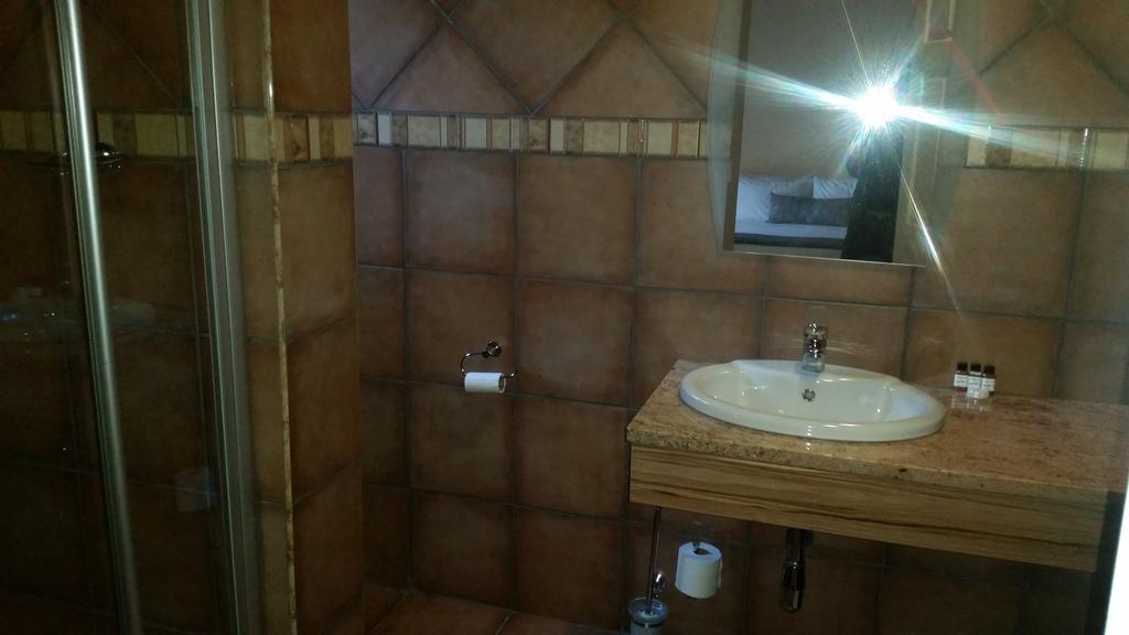 African Phoenix Guest Lodge Johannesburg Dış mekan fotoğraf