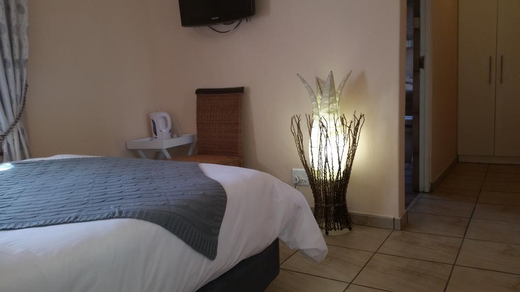 African Phoenix Guest Lodge Johannesburg Dış mekan fotoğraf
