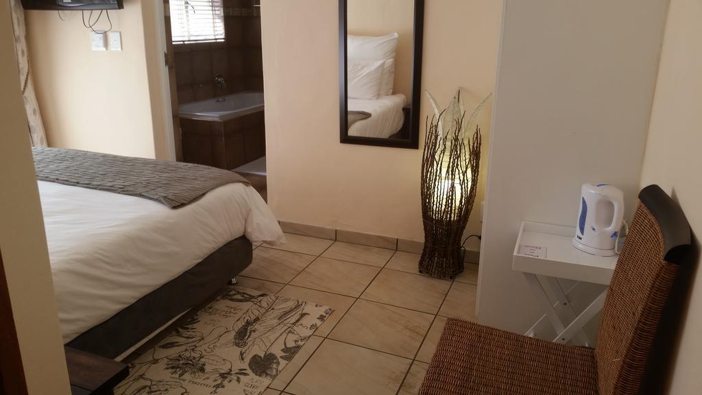 African Phoenix Guest Lodge Johannesburg Dış mekan fotoğraf