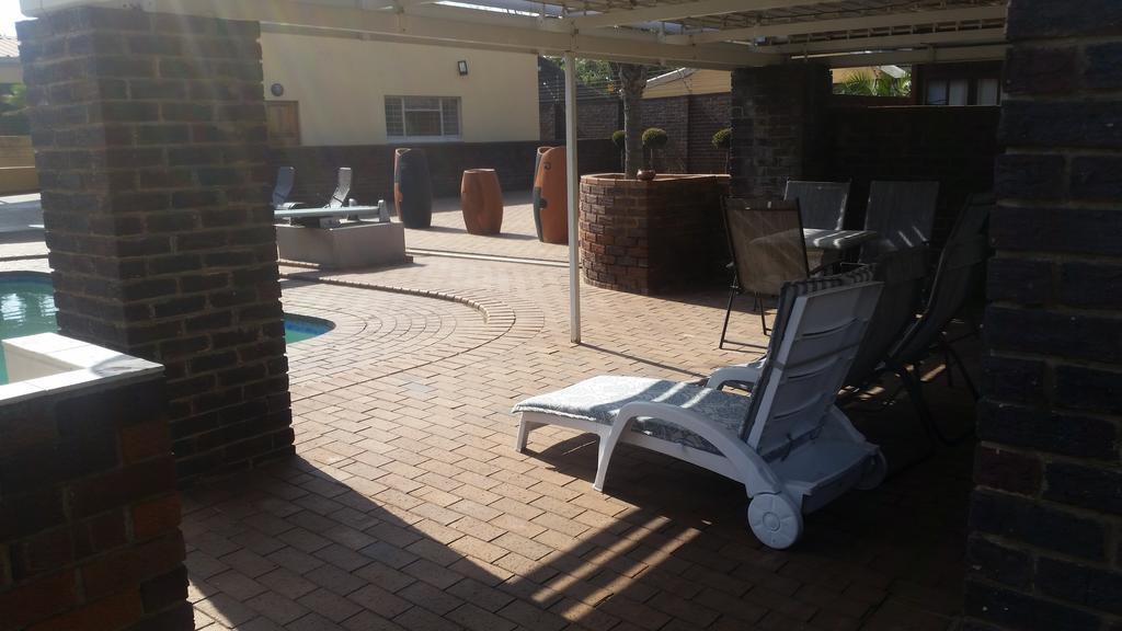African Phoenix Guest Lodge Johannesburg Dış mekan fotoğraf