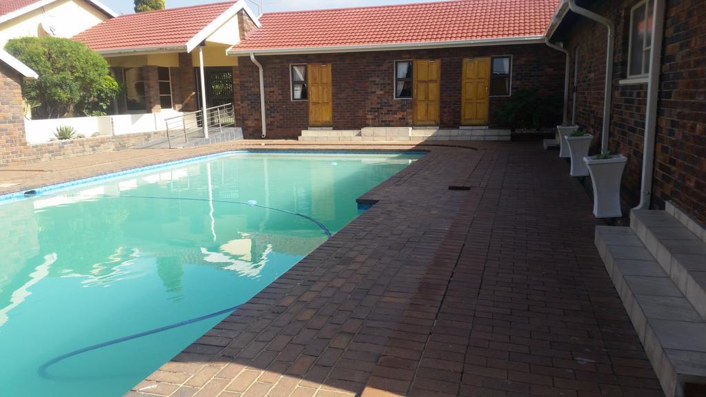African Phoenix Guest Lodge Johannesburg Dış mekan fotoğraf