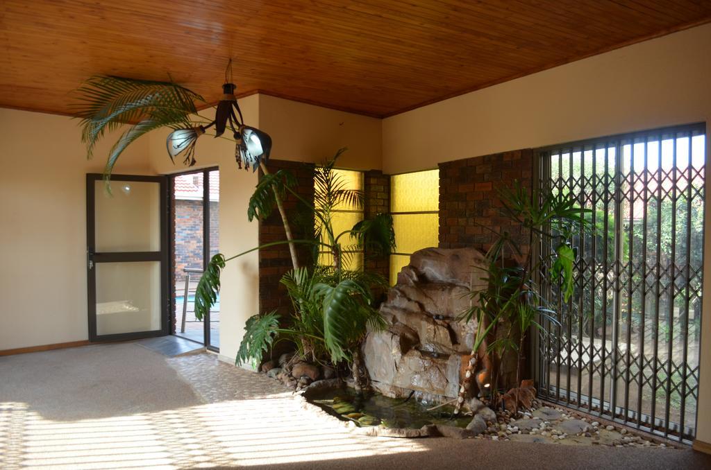 African Phoenix Guest Lodge Johannesburg Dış mekan fotoğraf