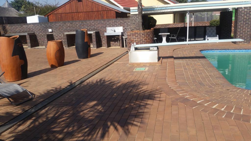 African Phoenix Guest Lodge Johannesburg Dış mekan fotoğraf