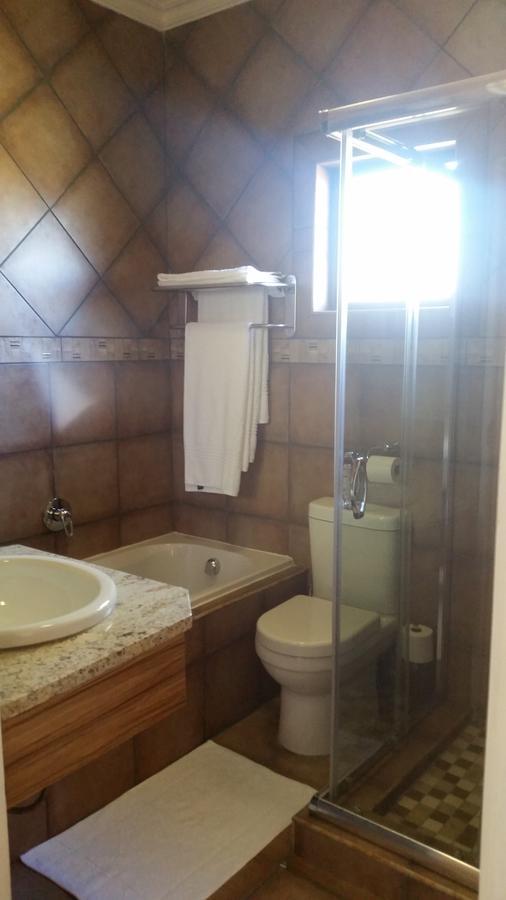 African Phoenix Guest Lodge Johannesburg Dış mekan fotoğraf